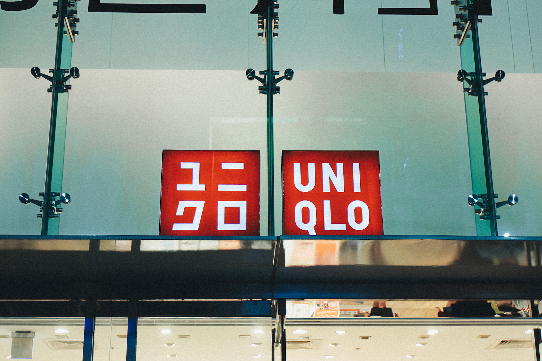 UNIQLO在中國如何突破快時尚危機？這塊螢幕出馬，提升店內15%銷售業績