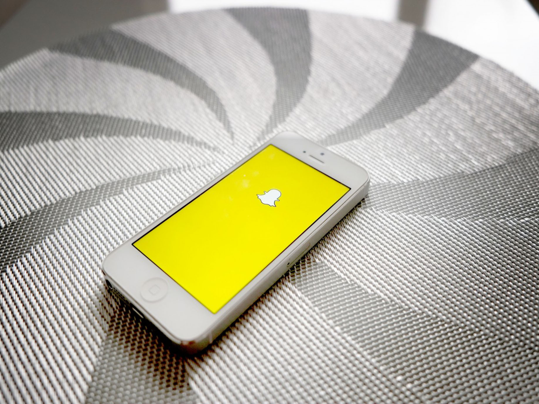 Snapchat走向IPO！從一款「荒謬」App到廣告主最愛的３大關鍵