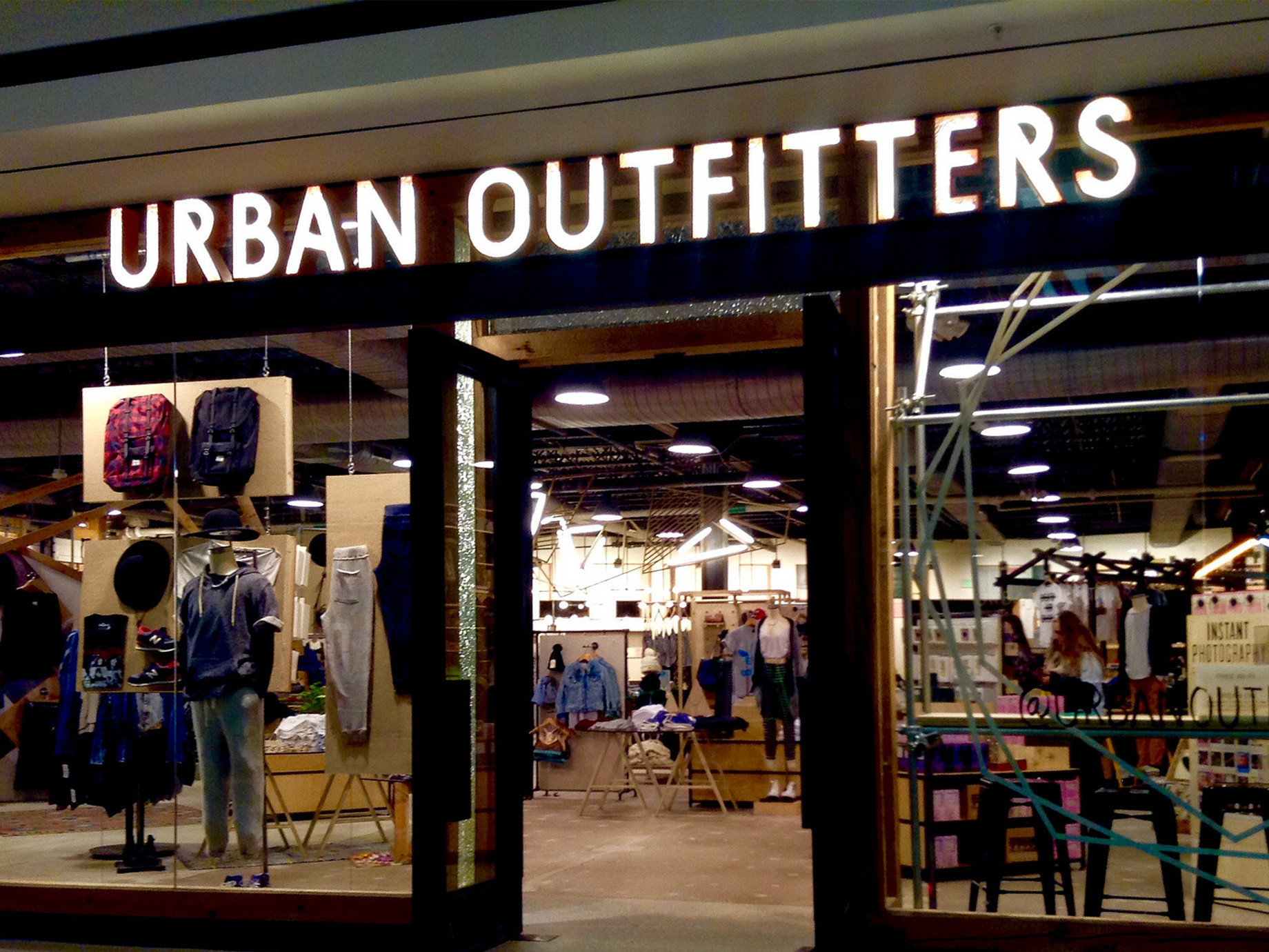 拿下服飾品牌年觸及之冠，Urban Outfitters社群３大教戰守則
