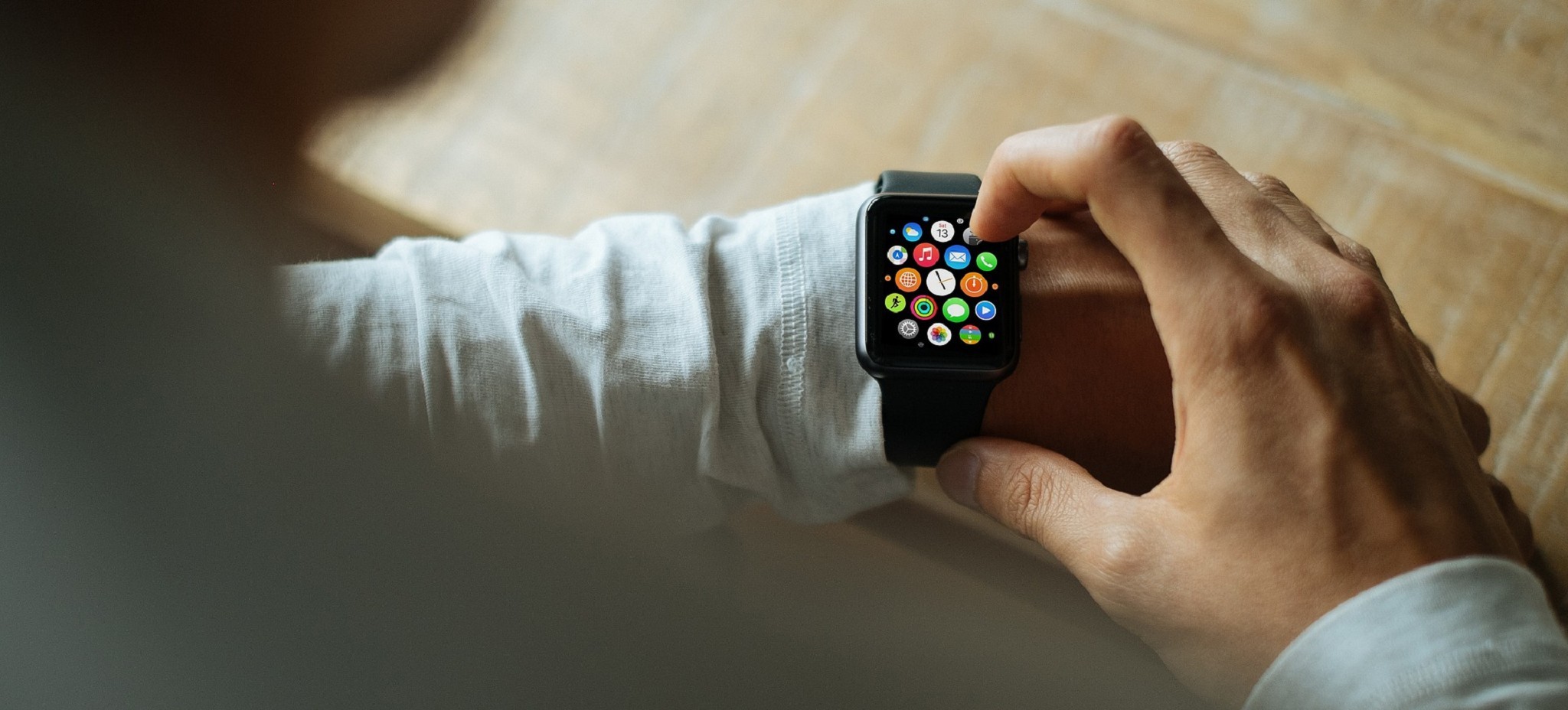 Apple Watch滿足了科技迷，但它能否點燃數位行銷新戰火?