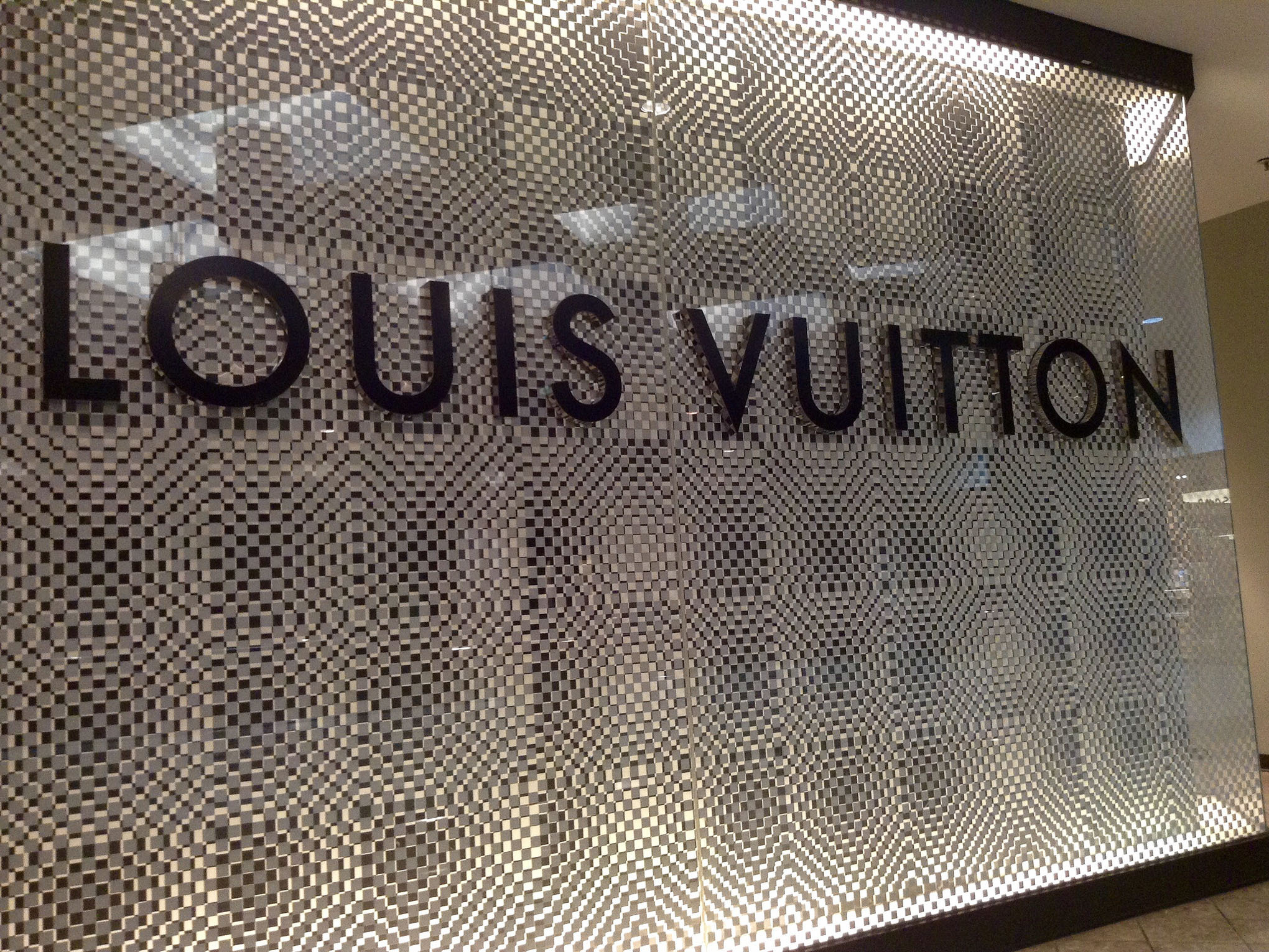 奢侈品玩電商，Louis Vuitton踏入中國電商的４大策略